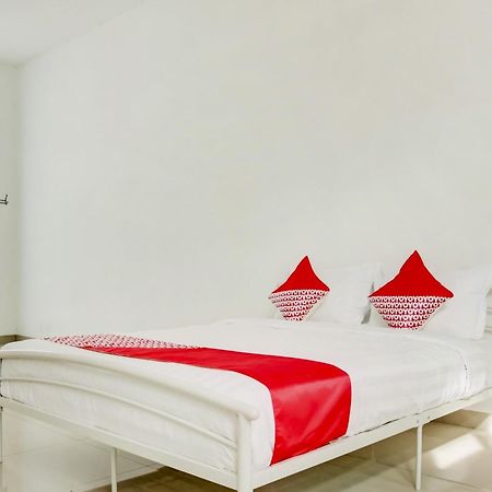 Hotel O Panakkukang Near Mall Panakkukang Formerly Golden White House Μακασάρ Εξωτερικό φωτογραφία