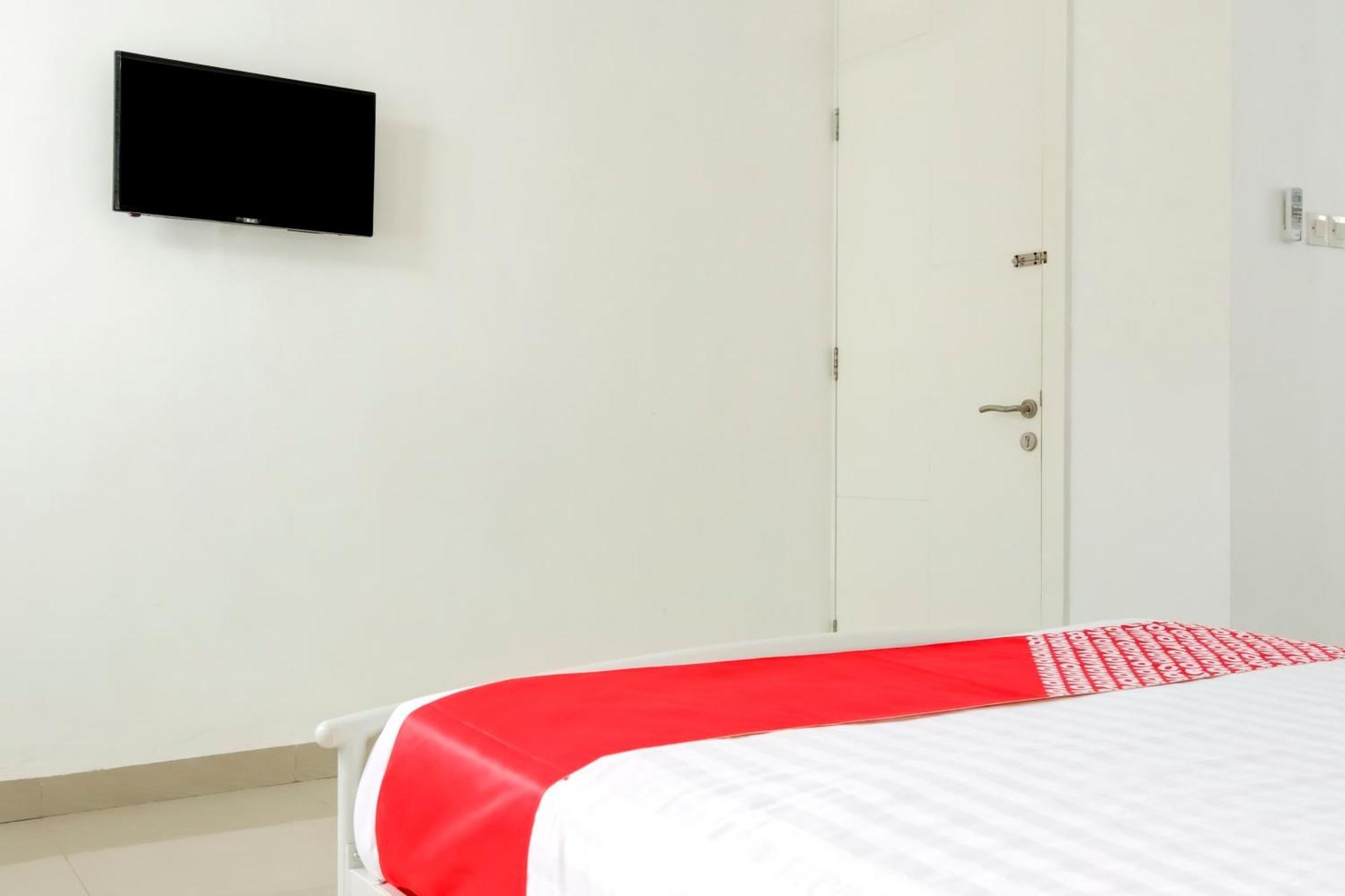 Hotel O Panakkukang Near Mall Panakkukang Formerly Golden White House Μακασάρ Εξωτερικό φωτογραφία