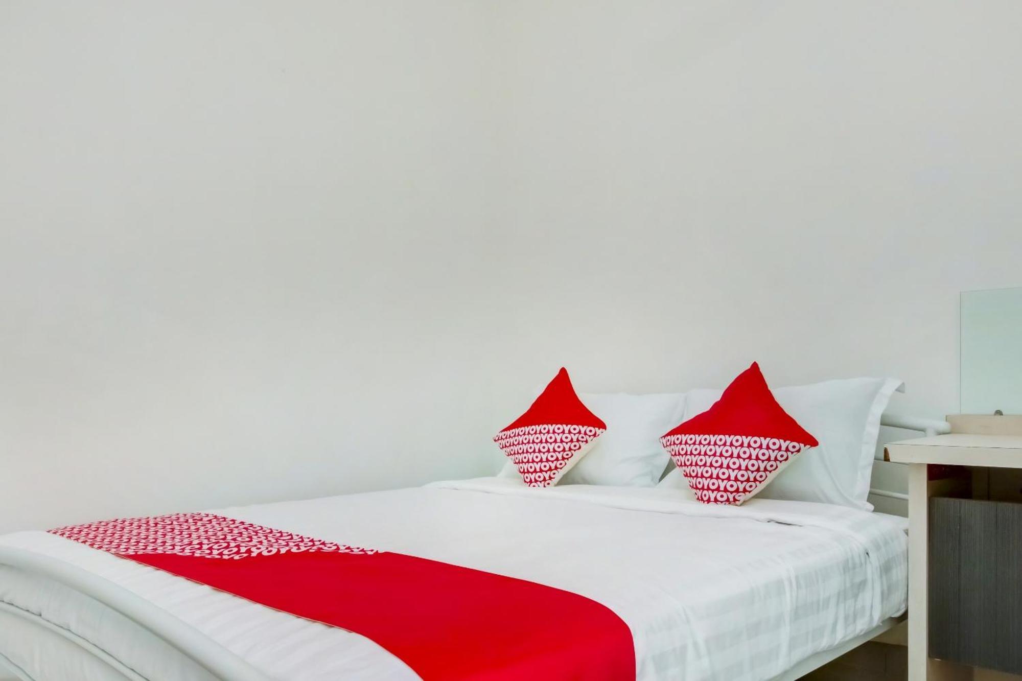 Hotel O Panakkukang Near Mall Panakkukang Formerly Golden White House Μακασάρ Εξωτερικό φωτογραφία